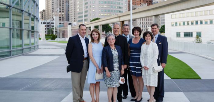 Record-breaking Gala Raises $995,000 06172016_SHMSGala_afterglow_060